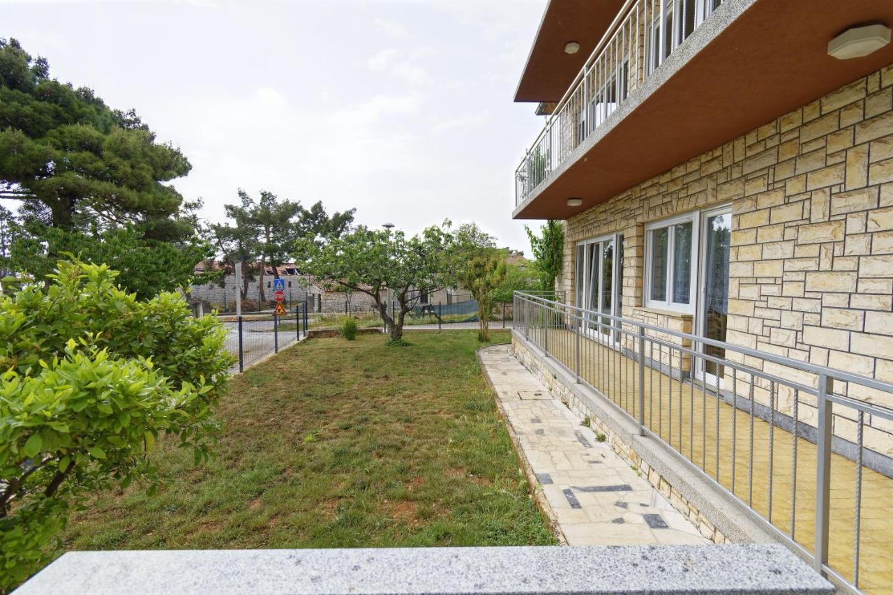 אומאג Apartment Patrik By Rent Istria מראה חיצוני תמונה