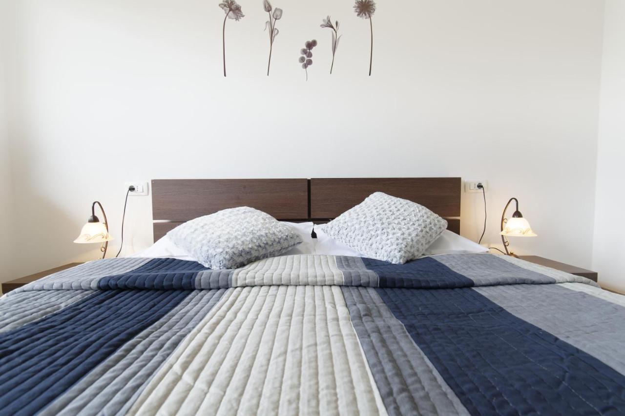 אומאג Apartment Patrik By Rent Istria מראה חיצוני תמונה