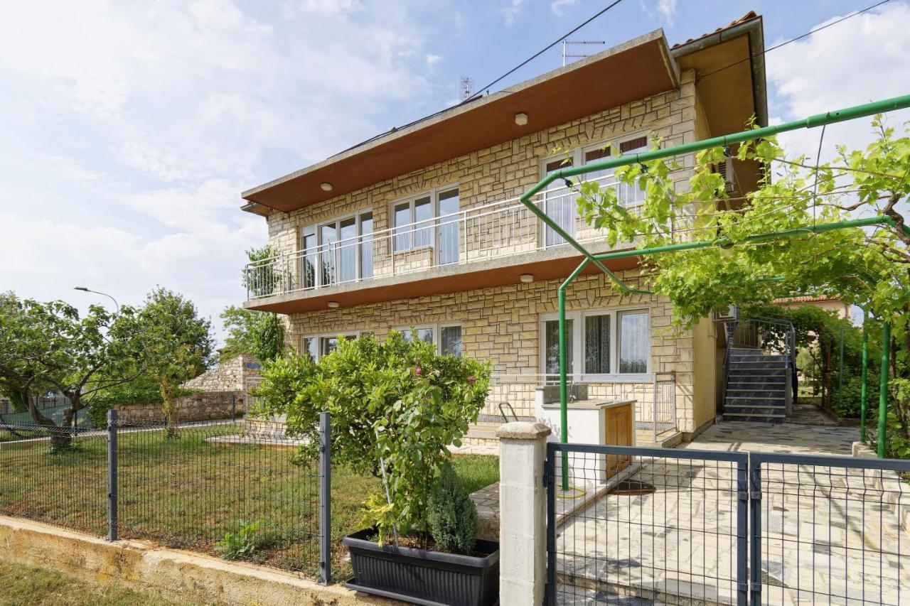 אומאג Apartment Patrik By Rent Istria מראה חיצוני תמונה