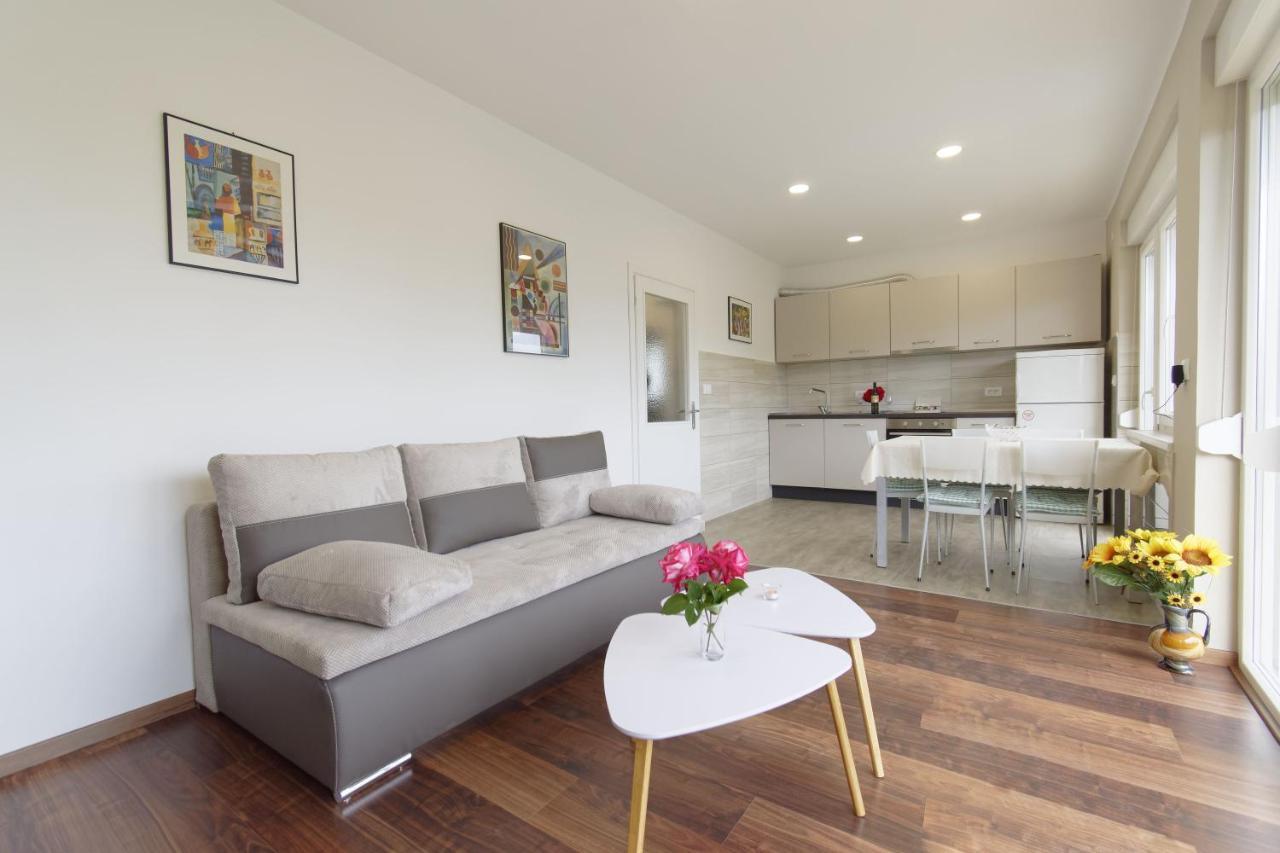אומאג Apartment Patrik By Rent Istria מראה חיצוני תמונה